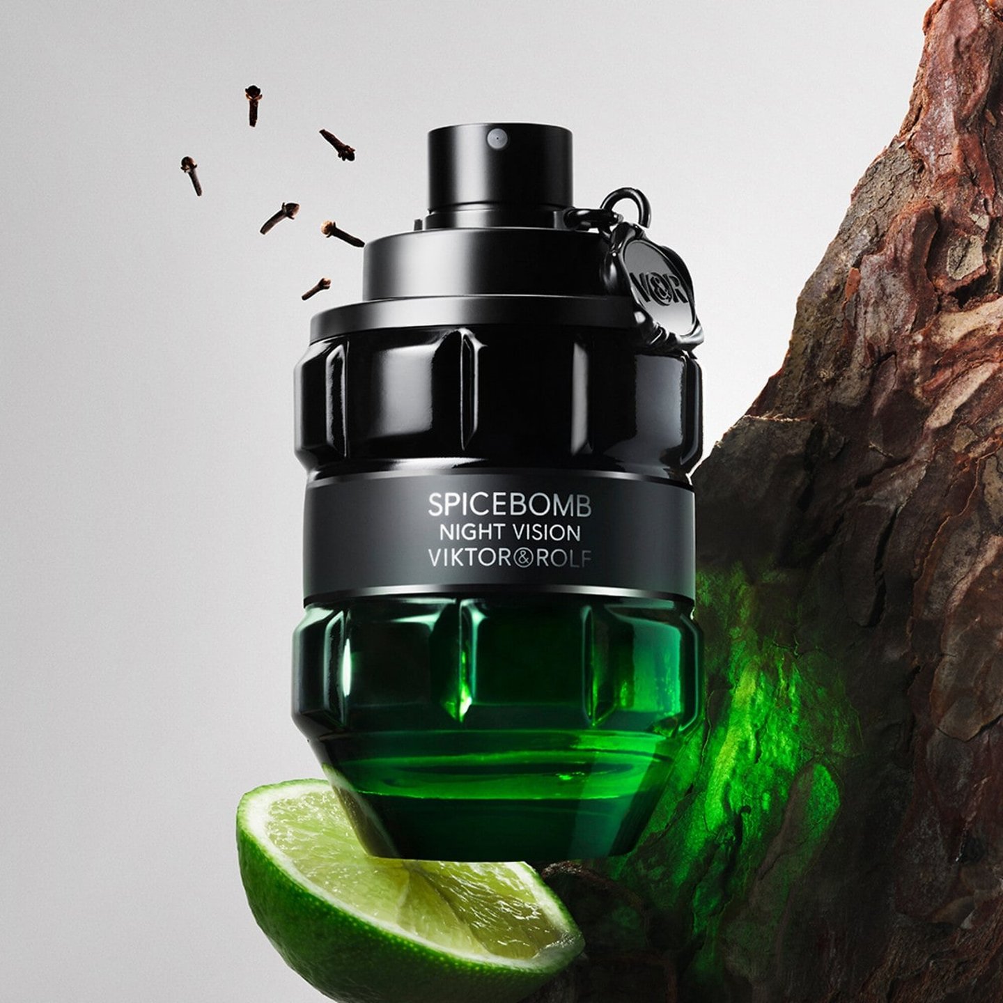 激安な Eau Vision Night Spicebomb De Woods & Incense With Parfum その他